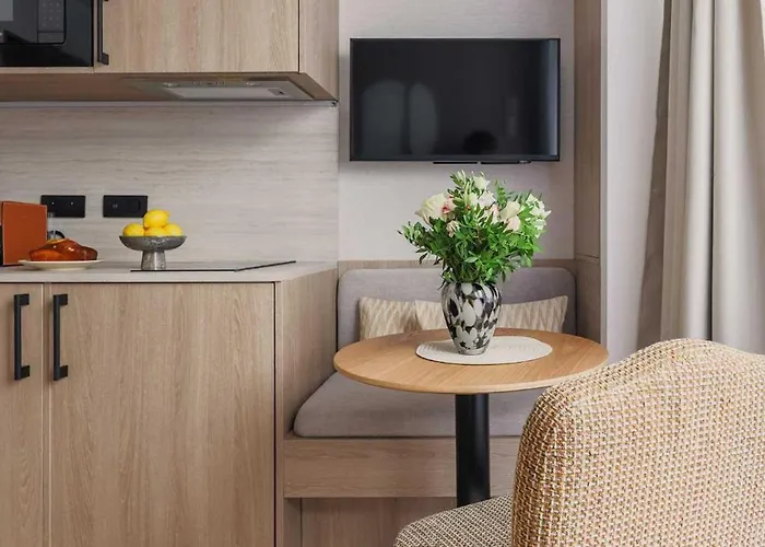 Elegant - 1br- 4p- Trocadero *